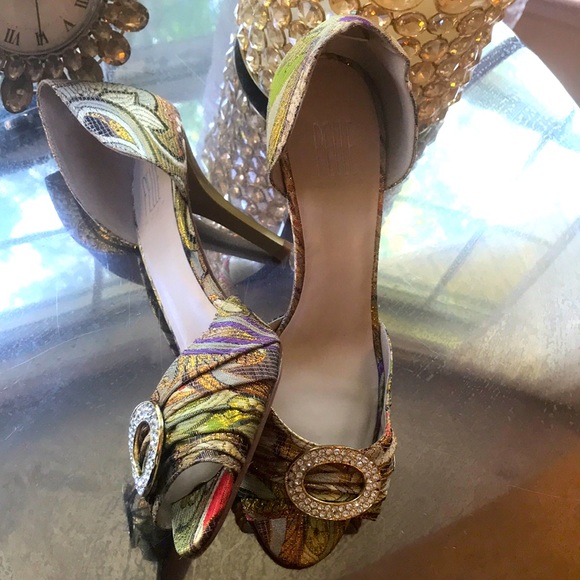 Pelle Moda Crystal Rhinestone Gold Heels Shoes 8M - Picture 2 of 7